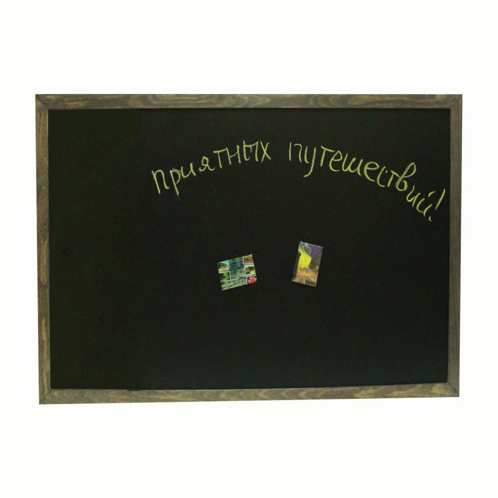 магнитно-меловая черная доска в деревянной раме орех